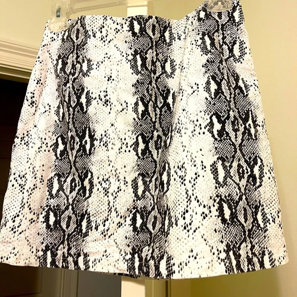 Snakeskin Skirt - Picture 1 of 2